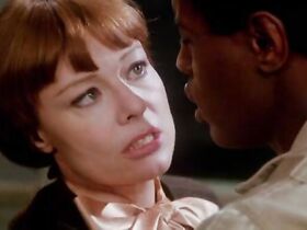 Энн Хейвуд голая – Удачи, Мисс Викофф! (1979) #10