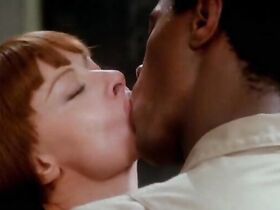 Энн Хейвуд голая – Удачи, Мисс Викофф! (1979) #11