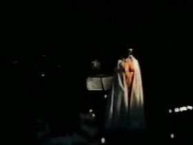 Энн Хейвуд голая – Кольцо тьмы (1979) #1