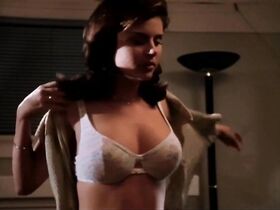 Тиффани Тиссен секси – Близкий незнакомец (1995) #5