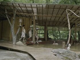 Алисия Викандер голая, Райли Кио голая – Предвестник землетрясения (2019) #8