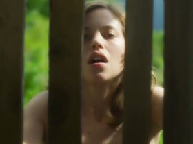 Лу де Лааж голая – Белоснежка. Сказка для взрослых (2019) #10