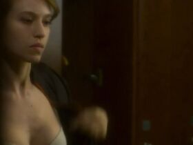 Лу де Лааж голая – Белоснежка. Сказка для взрослых (2019) #3