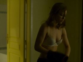 Лу де Лааж голая – Белоснежка. Сказка для взрослых (2019) #4