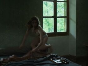 Лу де Лааж голая – Белоснежка. Сказка для взрослых (2019) #6