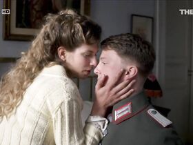 Корали Одре голая – Дневники великой войны s01e04 (2013) #6