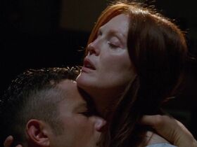 Джулианна Мур секси – Страсти Дон Жуана (2013) #5