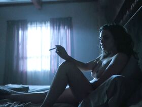 Лесли Льювет голая – День, когда Земля замерзла s01e02 (2019)