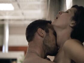 Лесли Льювет голая – День, когда Земля замерзла s01e02 (2019) #12