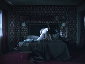 Лесли Льювет голая – День, когда Земля замерзла s01e02 (2019) #6