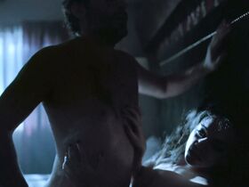 Лесли Льювет голая – День, когда Земля замерзла s01e02 (2019) #7