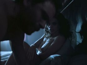 Лесли Льювет голая – День, когда Земля замерзла s01e02 (2019) #9