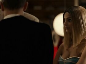 Эмили Ратаковски секси – Искусство обмана (2019) #4