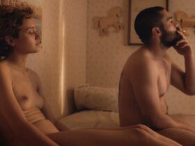 Оливия Кук голая – Кэти уезжает (2016)