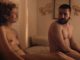 Оливия Кук голая – Кэти уезжает (2016) #2