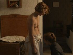 Альба Аугуст голая – Быть Астрид Линдгрен (2018) #4