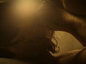 Линдси Шоу голая – По эту сторону (2018)