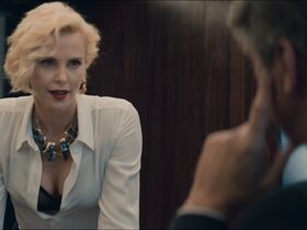 Шарлиз Терон секси – Опасный бизнес (2018) #3