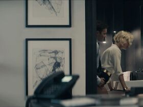 Шарлиз Терон секси – Опасный бизнес (2018) #5