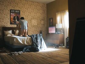 Рики Линдхоум голая – Под Сильвер-Лэйк (2018) #2