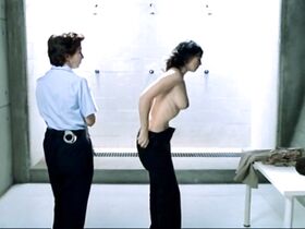 Моника Беллуччи голая – Тайные агенты (2004)