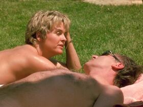 Шинед Кьюсак голая – Ускользающая красота (1996) #2