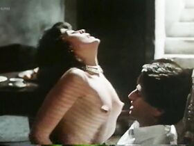 Мария Кончита Алонсо голая – Кровные узы (1986)