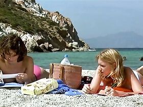 Людивин Санье голая, Вероник Бальм голая – Лакомый кусочек (2000) #2