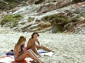 Людивин Санье голая, Вероник Бальм голая – Лакомый кусочек (2000) #3