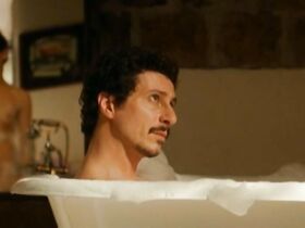 Джулия Микелини голая – Незрелые (2011)