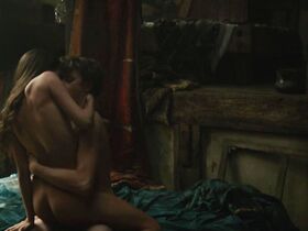 Алисия Викандер голая – Тюльпанная лихорадка (2017) #2