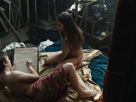 Алисия Викандер голая – Тюльпанная лихорадка (2017) #8