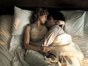 Кира Найтли голая, Сиенна Миллер голая – Запретная любовь (2008) #3
