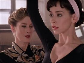 Дженнифер Лав Хьюитт секси – История Одри Хепберн (2000)