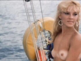 Кэрол Дэвис голая, Конни Линн Мур голая – Пираньи 2: Нерест (1981) #2