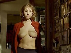 Изильд Ле Беско голая – Без сантиментов (2007)
