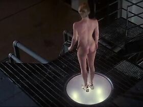 Сьюзэн Дей голая, Терри Уэллс голая – Сотворивший красоток (1981) #3