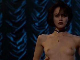 Джоэнна Гоуинг голая, Дебора Кара Ангер секси – Шантаж (1996)