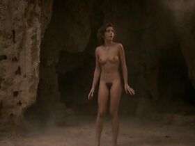 Аналиа Ивар голая, Алисия Принсипе голая – Амазонки золотого храма (1986)