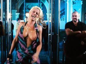 Дженни МакКарти голая, Кармен Электра секси – Грязная любовь (2005)