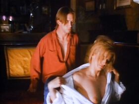 Пэтси Кензит голая, Дженнифер Рубин голая – Горькая жатва (1993)