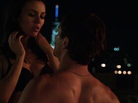 Виктория Джастис секси – Приятный на вид (2015)