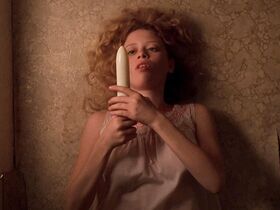 Наташа Лионн секси, Мариса Томей голая – Трущобы Беверли Хиллз (1998)