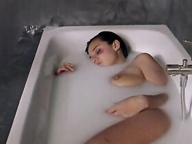 Мари Денарно голая, Одри Флёро голая – Жизнь вдребезги (2011) #3