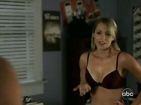 Лора Вандервурт секси – Визитёры s01e03 (2009)