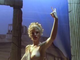 Келли Райлли голая, Наталия Тена голая, Розалинд Халстэд голая, Анна Брюстер голая – Миссис Хендерсон представляет (2005)