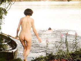 Джоанна Шимкус голая, Харриет Харпер голая, Онор Блэкман голая – Дева и цыган (1970) #2