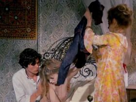 Джейн Биркин голая, Эльза Мартинелли голая – Дороги Катманду (1969) #2