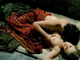 Джейн Биркин голая, Эльза Мартинелли голая – Дороги Катманду (1969) #3