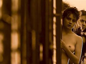 Анук Гринбер голая, Шарлотта Генсбур секси – Спасибо, жизнь (1991) #3